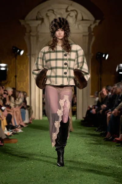 Look 50